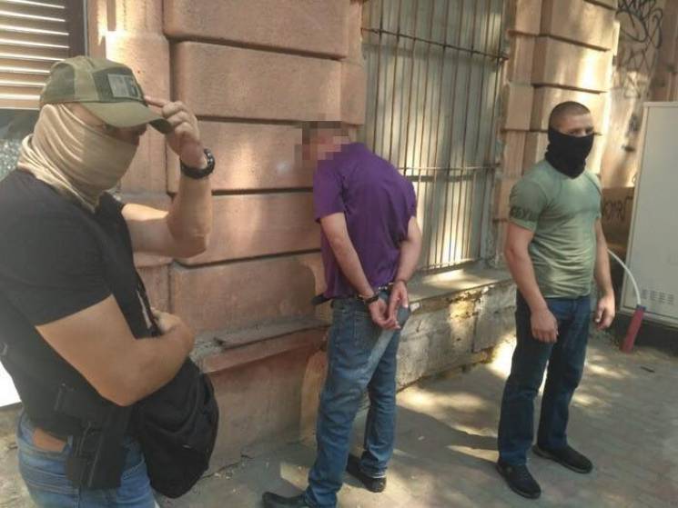 СБУ задержала в Одессе торговца оружием…