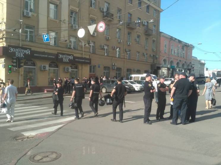 В Харькове после нападения к мэрии согна…