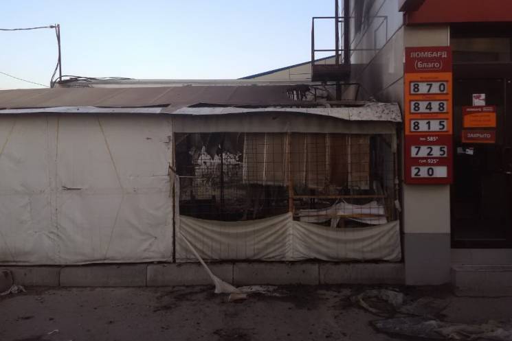 В Харькове сгорела торговая палатка (ФОТ…