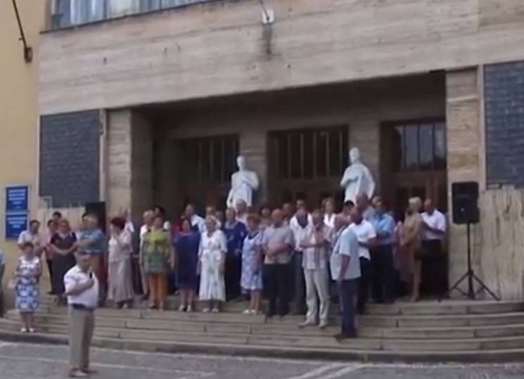 Суд vs профсоюзы: В Ужгороде госисполнит…