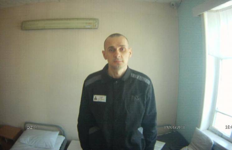 На Росії тюремники заявили, що Сенцов ві…