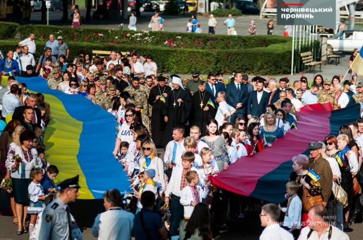 В Черновцах развернули желто-голубой и к…