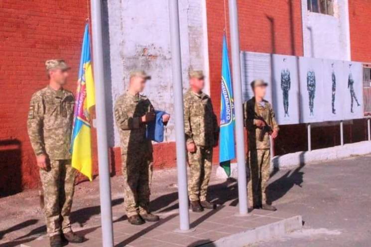 В Кропивницком спецназовцы подняли флаг…