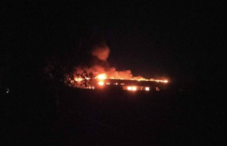 Масштабна пожежа: У Мукачеві палає відді…