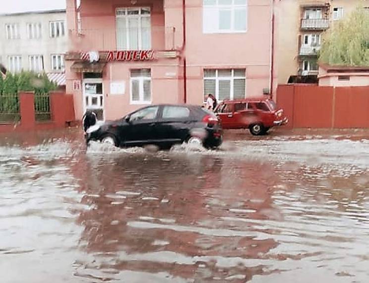 Улицы Хуста затопило после ливня (ФОТО)…