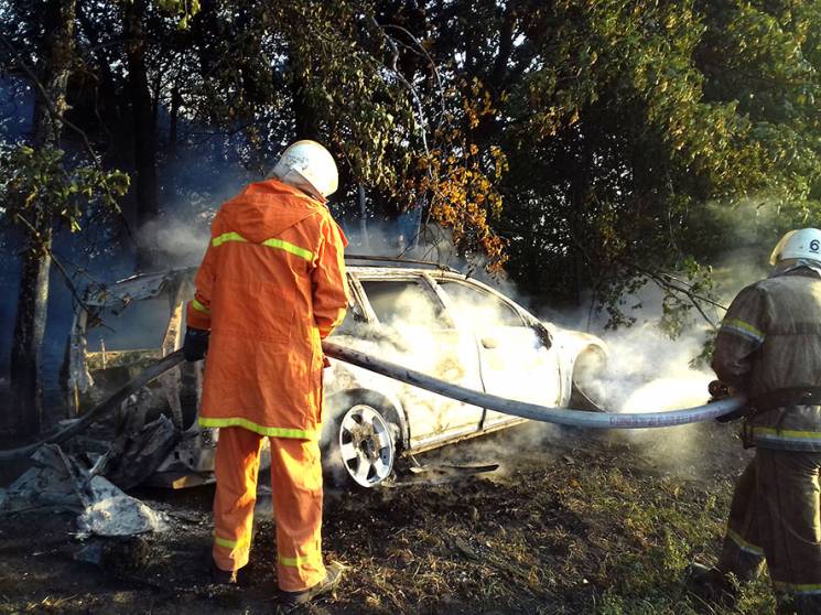 На Полтавщині згоріла автівка Volvo (ФОТ…