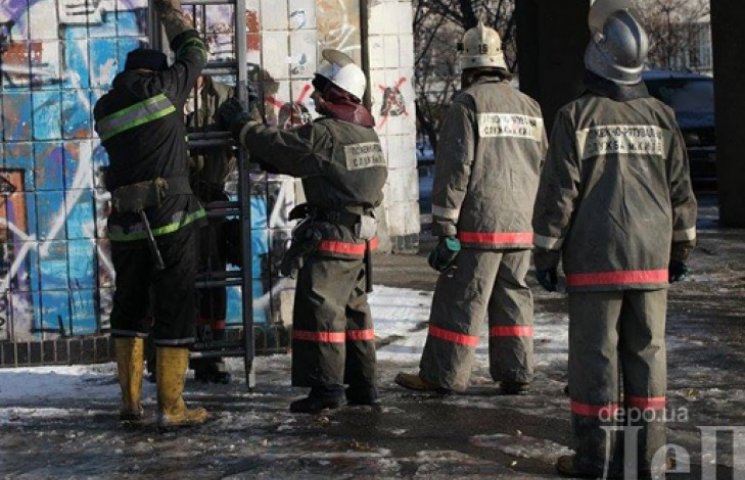 В Киеве пылает жилая шестнадцатиэтажка.…