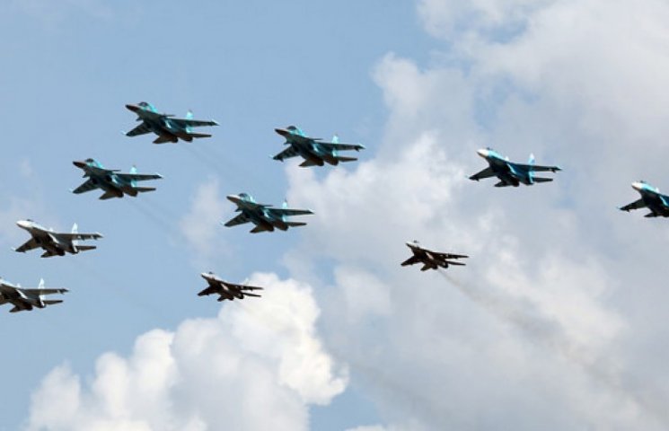 Россия перебрасывает военных самолетами…
