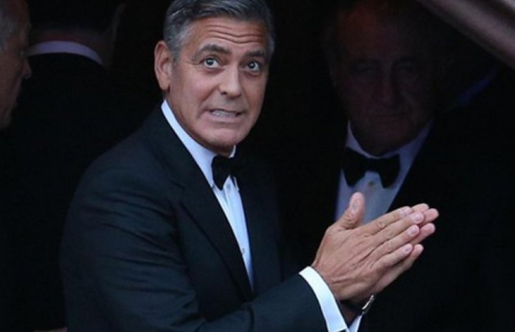 Джордж Клуни ест по ночам…