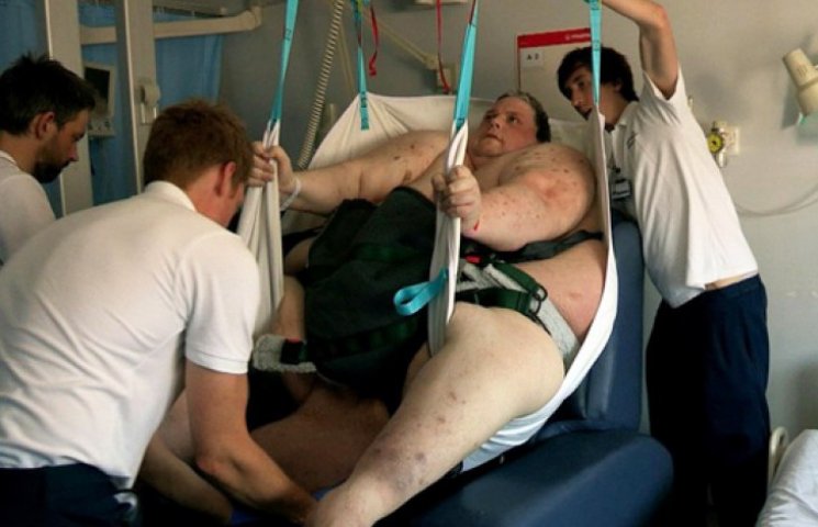 В Британии умер самый толстый человек в…