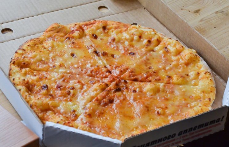 У Росії суд дозволив доставляти піцу без…