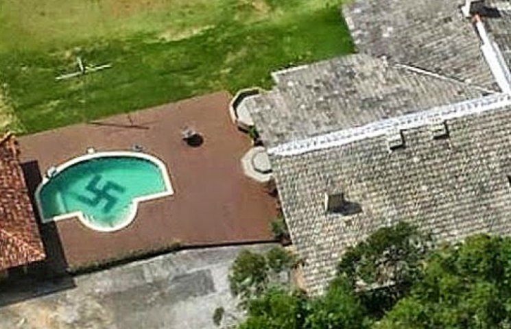 Бразильські багатії будують собі басейни…