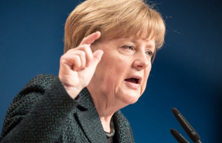 Меркель обещает РФ новые санкции за поку…