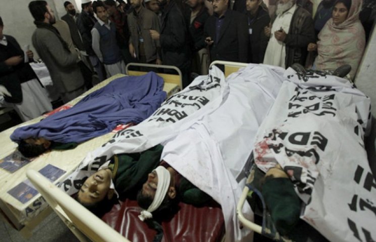 У пакистанській школі ісламісти вбили вж…