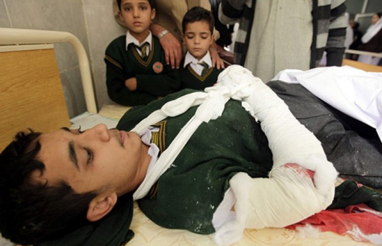 Жертвами смертников в пакистанской школе…