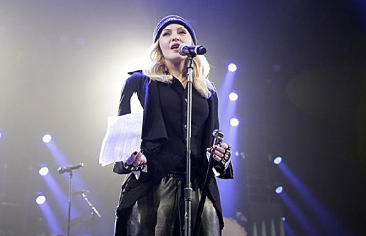 Мадонна досрочно представила шесть песен…