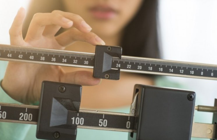 Негативна оцінка ваги змушує жінок товст…