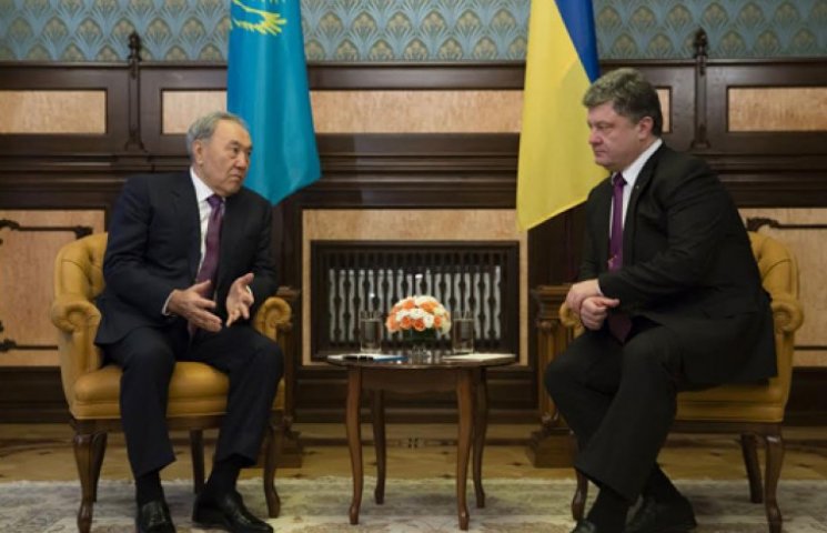 Порошенко договорился с Назарбаевым об у…