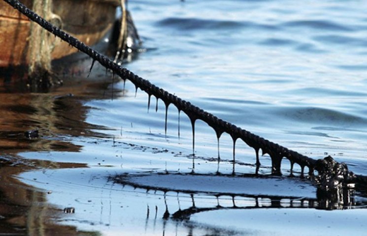 В Черном море – утечка нефти…