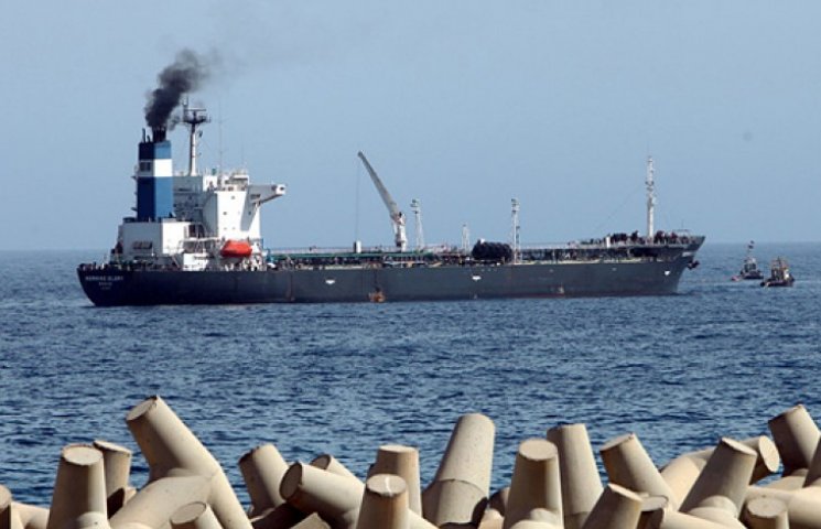 В Ливии ракета попала в танкер с нефтью…