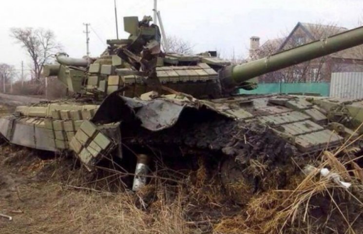 Під Маріуполем знищений ворожий танк - З…