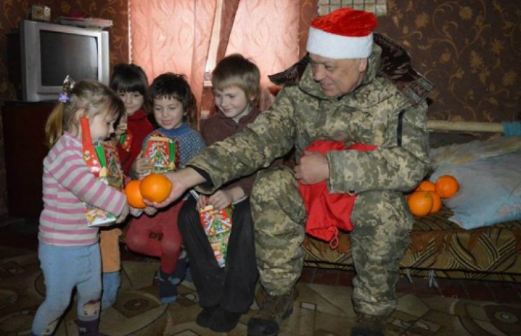На Луганщине завелся Дед Мороз в камуфля…