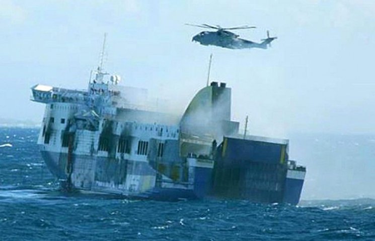 C парома у берегов Греции эвакуировали е…