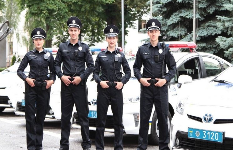 Львовские полицейские в отсутствие мужа…