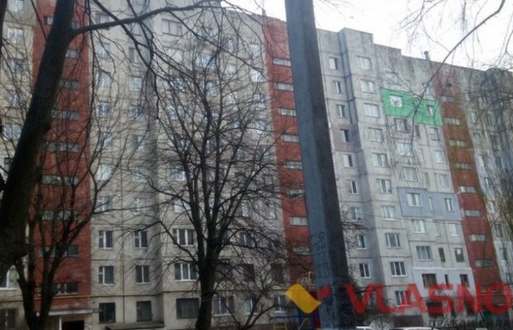 Банк Коломойського продав квартиру мертв…