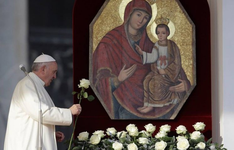 Год милосердия Папа Франциск открыл с ук…