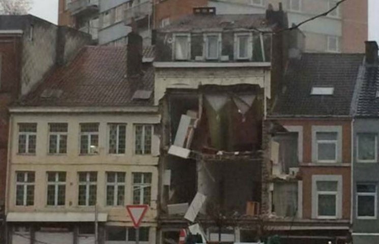 У Бельгії через вибух завалився фасад ба…