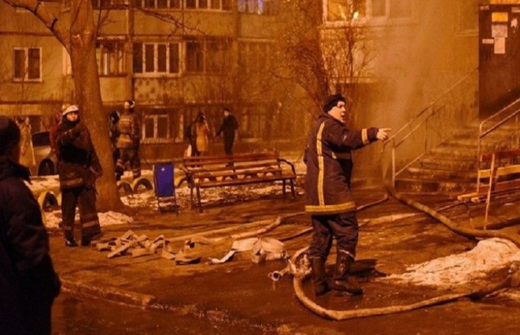 В Харькове пожар в многоэтажке: погиб че…