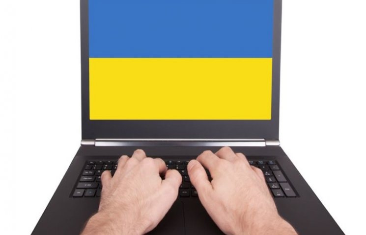 В українському інтернеті домінує російсь…