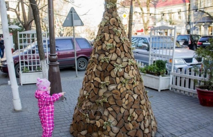 В Одесі встановили незвичайну новорічну…
