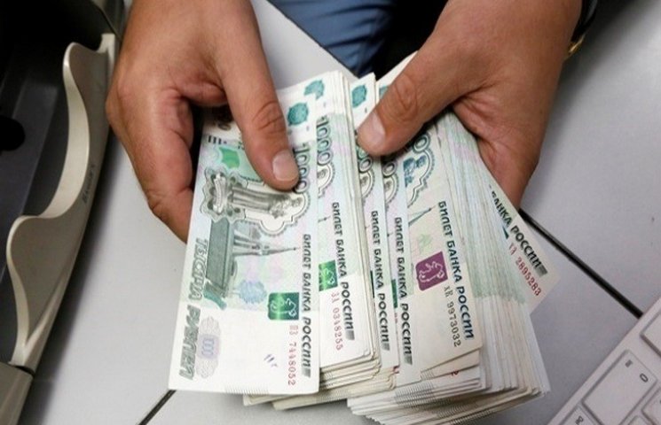 Щоб купити валюту, на Росії потібна повн…