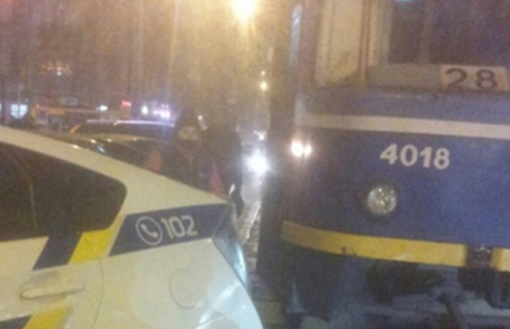 В Одессе полицейское авто заблокировало…