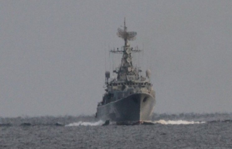 Военные корабли российского флота подошл…