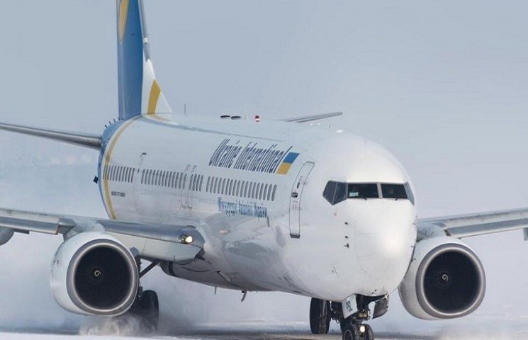Снег мешает работе харьковского аэропорт…