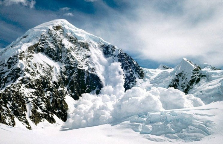 Туристов накрыло снежной лавиной в Сочи…