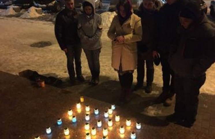 В Днипре зажгли свечи в память о погибши…