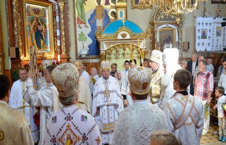 Тернопольского епископа-кутилу "вывели"…