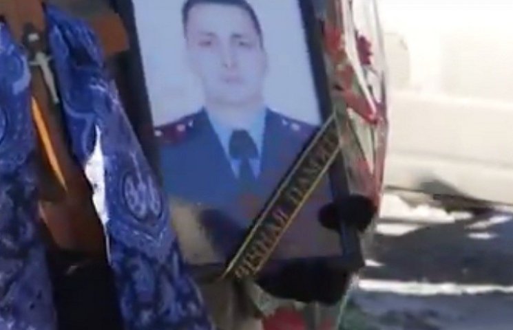 На Тернопільщині поховали поліцейського,…