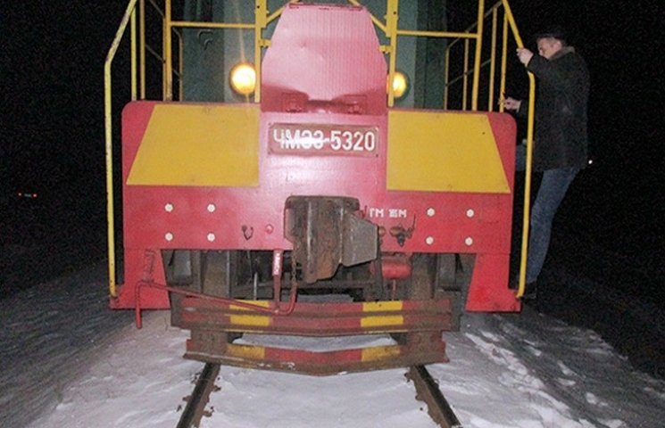 На Білогірщині вантажний потяг смертельн…