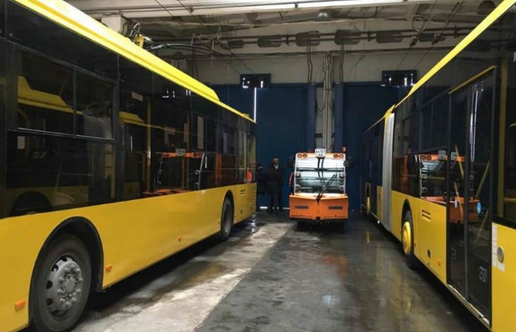 Для Києва купили новенькі автобуси та тр…