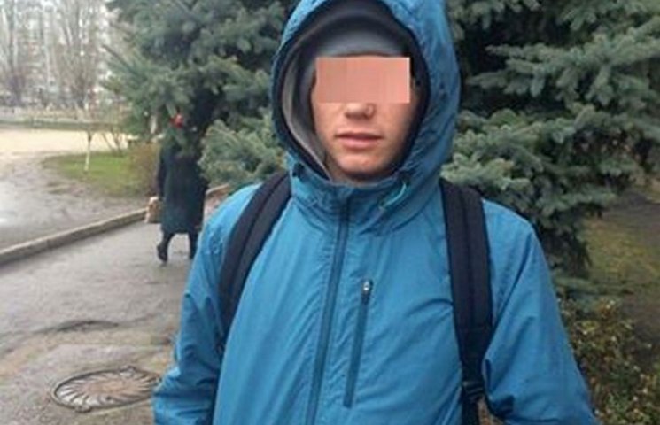 У Миколаєві озброєний підліток напав на…