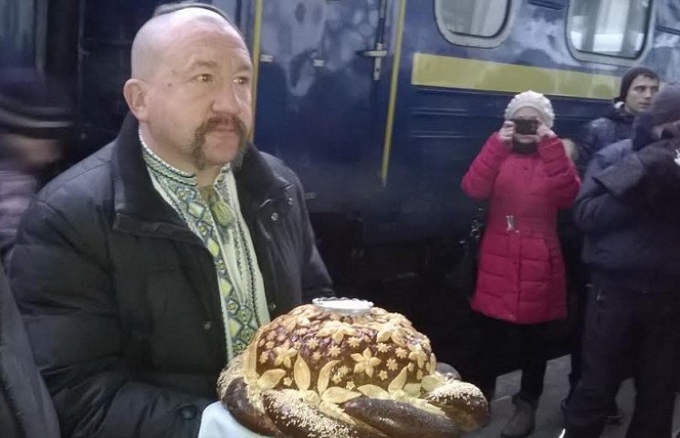 В Запорожье хлебом-солью встретили поезд…