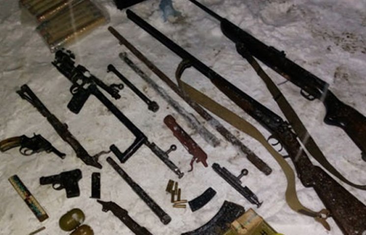 На Сумщині затримали групу торгівців збр…