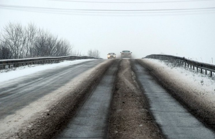 На дорогах Миколаївщини сніг розчищають…