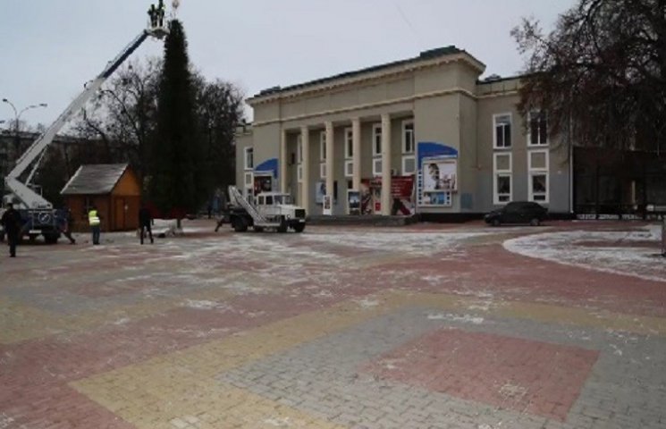 Реконструкція площі біля кінотеатру Шевч…
