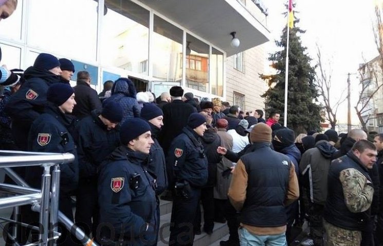 В Одессе к полиции под Приморским райсов…